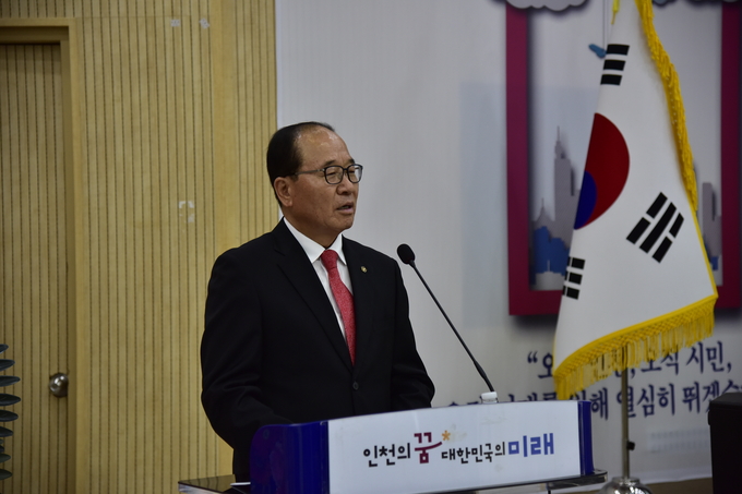 이선규 맨발걷기 운동본부 인천시회장이 축사를 하고 있다. ⓒ 우리일보 db