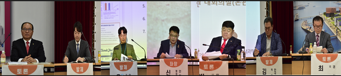 '인천시 도시공원 맨발걷기 활성화 방안 마련 시민 참여 토론회' 에 참석하고 있다. ⓒ 우리일보 db