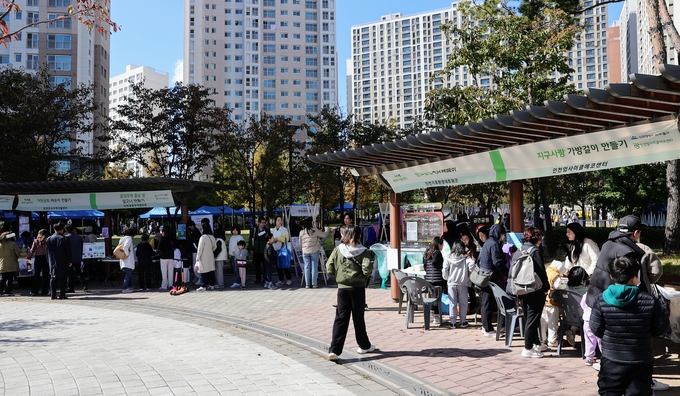 ‘제2회 미추홀 에코 나눔장터’를 개최하고 있다. ⓒ 미추홀구 제공