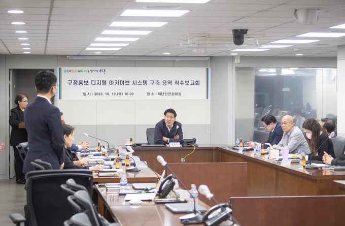 강범석 서구청장이, 디지털 아카이브 시스템 구축 용역 추진하고 있다. ⓒ 서구청 제공