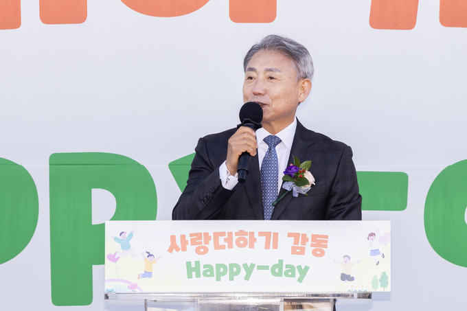 윤환 계양구청장이 ‘사랑더하기 감동 Happy Day’ 행사에 인사말을 하고 있다. ⓒ 계양구 제공
