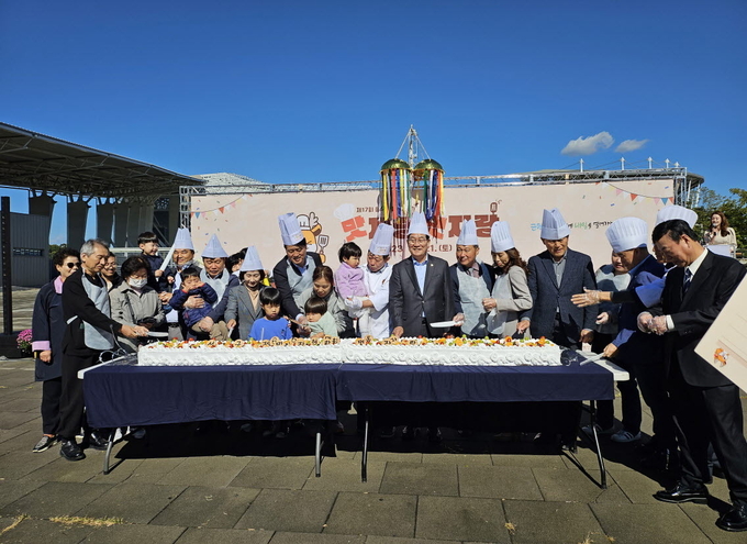 강범석 서구청장이 인천 서구, 제17회 음식문화축제 맛자랑 멋자랑 참석하고 있다. ⓒ 서구청 제공