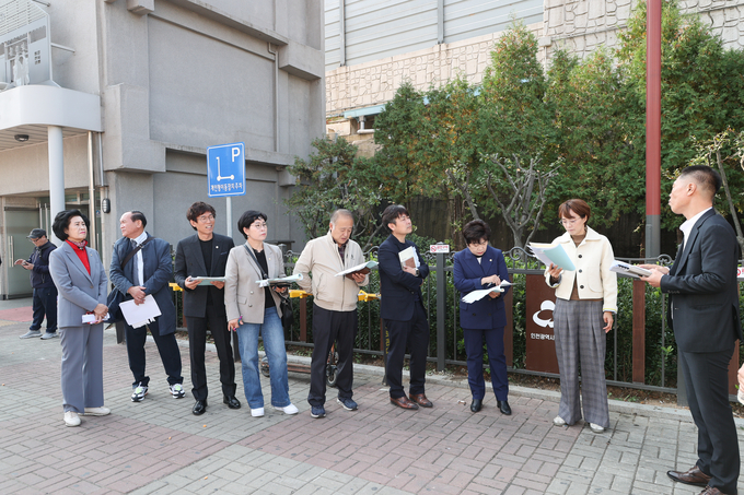 인천동구의회가 행정사무감사대비 관내주요시설을 방문하고 있다. ⓒ 인천동구의회 제공
