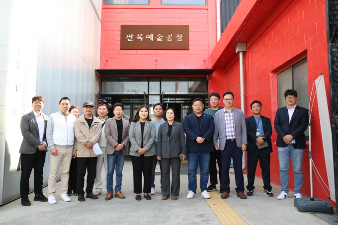 인천 서구의회 의원연구단체 ‘서구 문화·체육 발전 연구단체’가 전북 전주시 비교사찰을 진행하고 있다. ⓒ 인천서구의회 제공