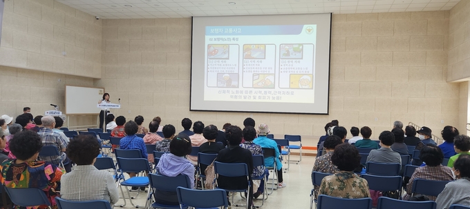 남동구 찾아가는 어르신 교통안전 교육 실시하고 있다. ⓒ 남동구 제공