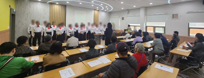  브랜뉴 합창단 가족 초청 합창 공연을 하고 있다. ⓒ 평택시 제공