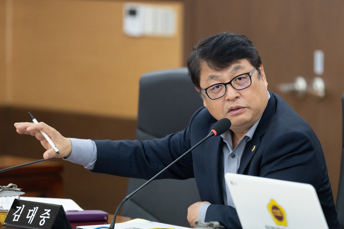 김대중 의원이 “2023행감”소상공인 폐업 참담한 상황, 전략적 지원방안 마련하라고 주문하고 있다. ⓒ 인천시의회 제공