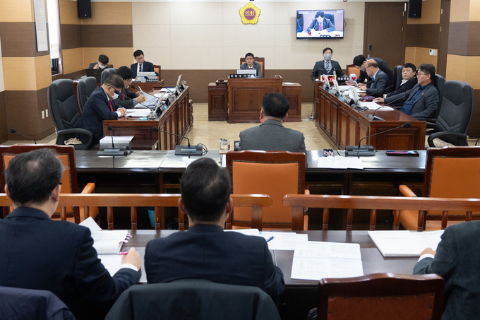 산업위 행정사무감사 모습 ⓒ 인천시의회 제공