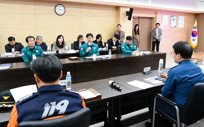 안산시가 관내 경찰과 소방당국이 함께 참여하는 일사천리 회의를 진행하고 있다.ⓒ안산시 제공