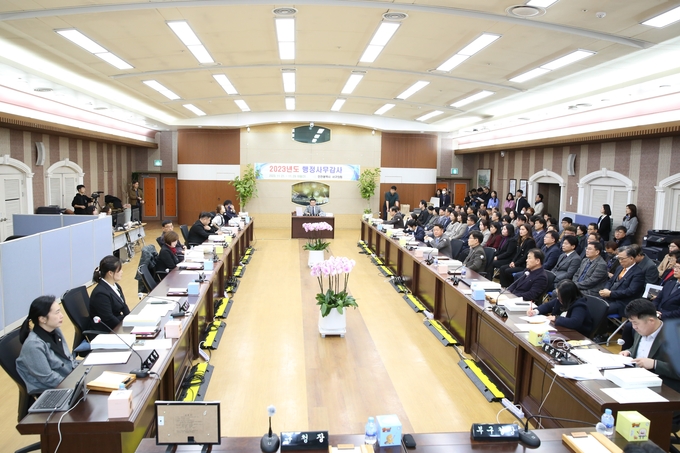 인천 서구의회 행정사무감사를 개최하고 있다. ⓒ 인천서구의회 제공