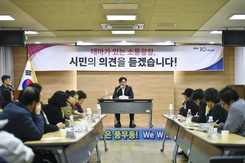 김병수 김포시장이 '테마가 있는 소통 광장'의 일곱 번째를 진행하고 있다. ⓒ 김포시청 제공