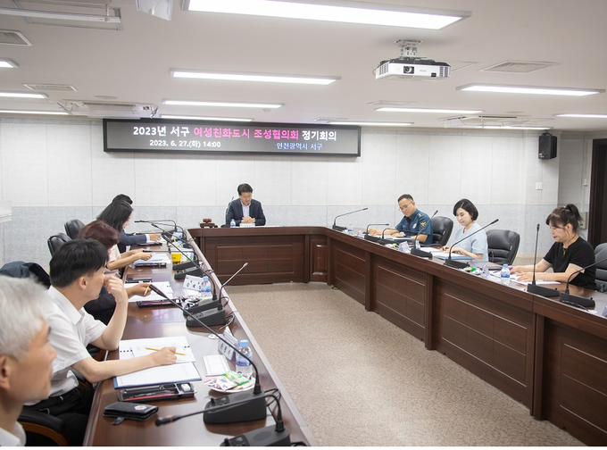 강범석 서구청장이, 2023년 여성친화도시 신규 지정을 주관하고 있다. ⓒ 인천서구청 제공