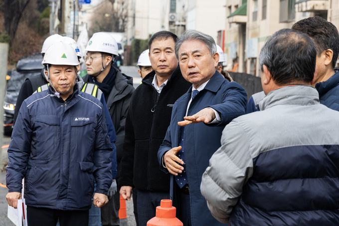 윤환 계양구청장, 민원현장 찾아 구민과의 소통 행보 이어가고 있다. ⓒ 계양구 제공