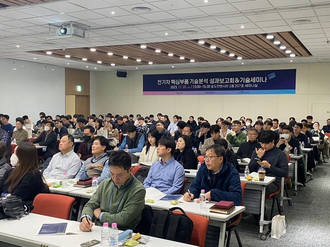 인천시·인천테크노파크가 전기차 핵심부품 기술분석 전시회를 개최하고 있다. ⓒ 인천테크노파크 제공