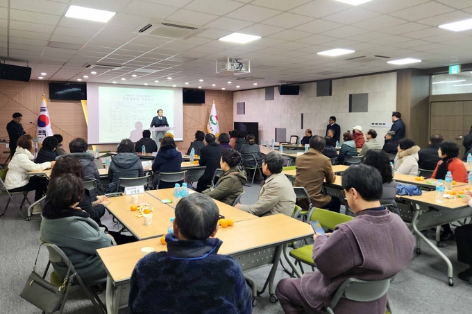 김찬진 동구청장이 2040 도시종합발전계획 주민설명회 개최하고 있다. ⓒ 동구청 제공