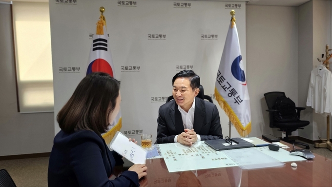손수조 대표가 원희룡 국토교통부장관과 면담을 가지고 있다. ⓒ 손수조 출마예장자 제공
