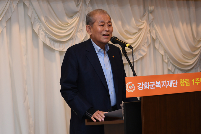유천호 강화군수가 강화군복지재단 1주년 기념식에서 인사말을 하고 있다. ⓒ 강화군 제공