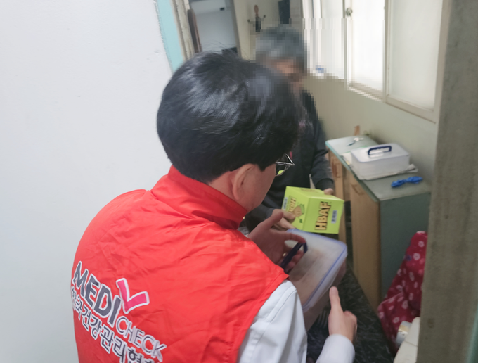 한국건강관리협회 인천시지부가 봉사활동을 펼치고 있다. ⓒ 한국건강관리협회 인천시지부 제공
