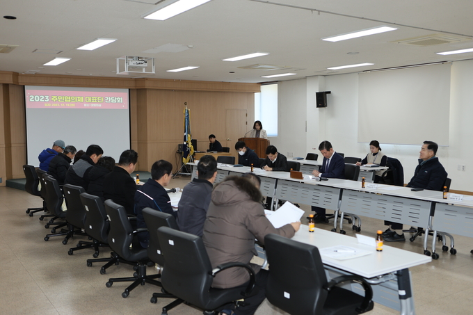최계운 이사장이 인천환경공단 관계자들과 주민협의체 대표단과 간담회를 하고 있다. ⓒ 인천환경공단 제공