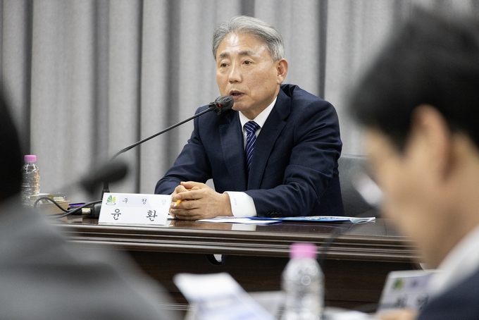 윤환 계양구청장이, 2023년 정책자문위원회 정기 회의 개최하고 있다. ⓒ 계양구 제공