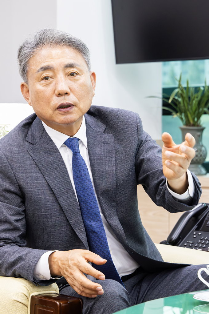윤환 구청장이 신년 인터뷰를 가지고 있다. ⓒ 계양구 제공