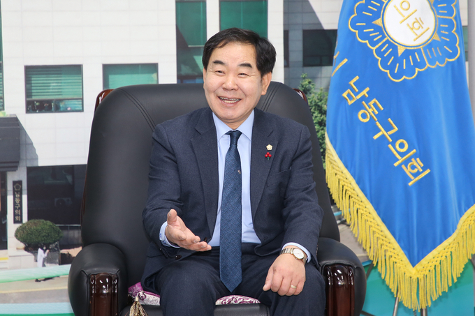 오용환 남동구의장이 신년사 인터뷰를 가지고 있다. ⓒ 우리일보 db
