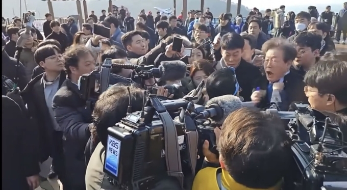 이재명 대표 피습당시 모습 