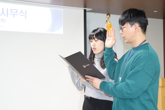 인천보훈지청이 갑진년 ‘부정청탁 및 금품 수수 금지와 이해충돌방지법 준수’ 및 ‘갑질 근절’의 내용이 담긴 서약서를 낭독하고, 전 직원이 서약했다. ⓒ 인천보훈지청 제공