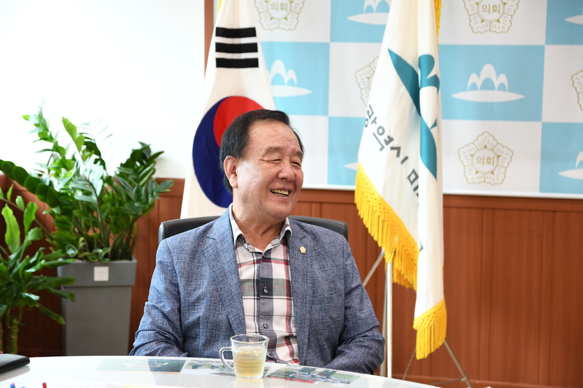 배상록의장이 인터뷰에 응하고 있다. ⓒ 미추홀구의회 제공