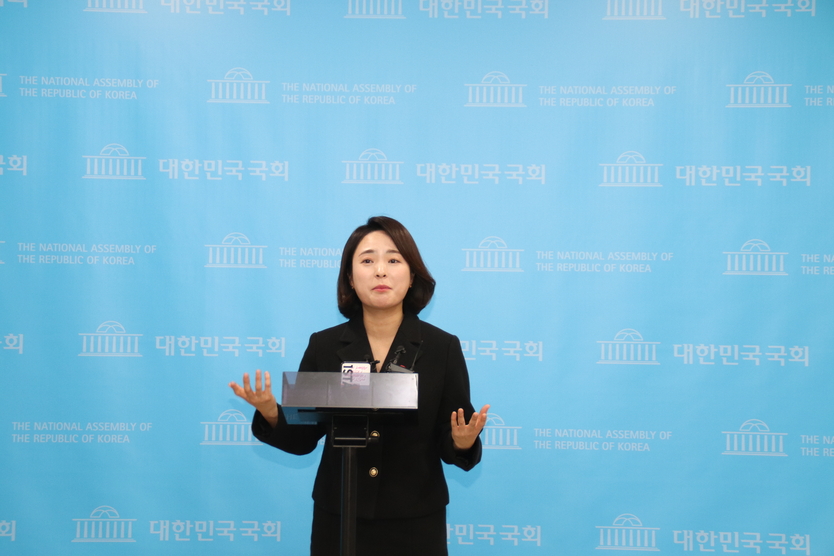 제22대 국회의원 선거에서 경기 동두천시 연천군 지역에 출마선언을 알리는 기자 회견을 하고 있다. ⓒ 우리일보 db