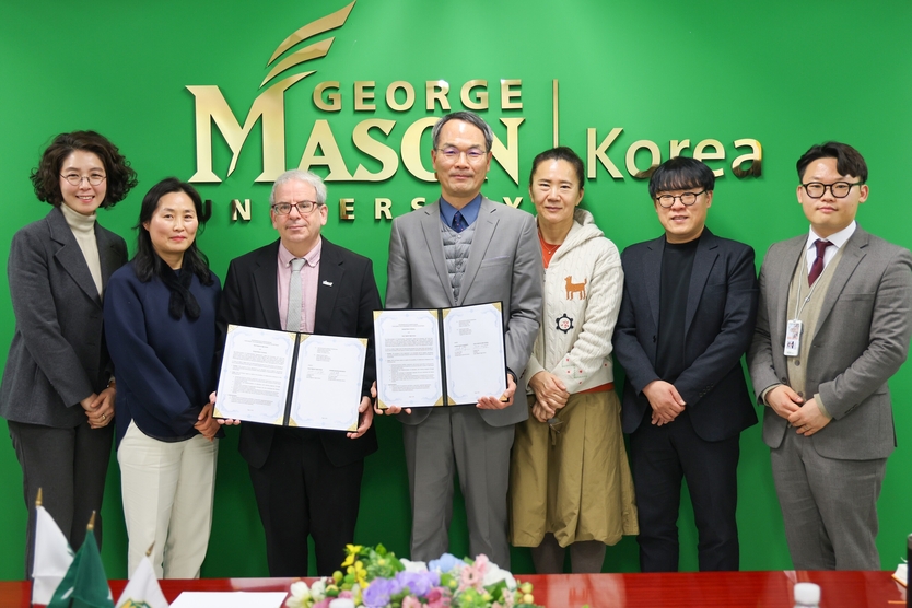 한국조지메이슨대학교와 서울디지텍고등학교와 MOU를 체결하고 기념촬영을 하고 있다.ⓒ한국조지메이슨대학교 제공