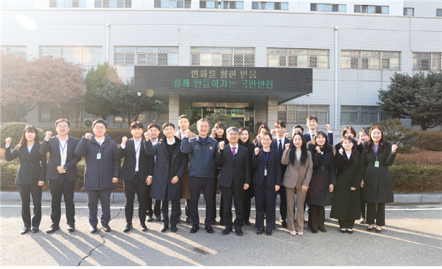 인천지검찰청 검사 시찰하고 기념촬영을 하고 있다. ⓒ 인천구치소 제공