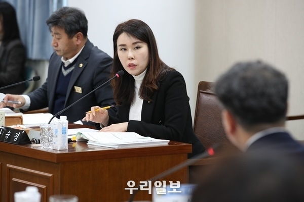 전남도의회 경제관광문화위원회 한숙경 의원이 업무보고를 하고 있다. ⓒ 전남도의회 제공