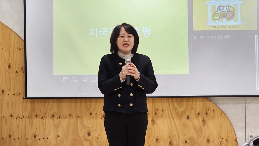 임미숙 글로벌국장이 평화퀴즈 "골든벨"에서 인사말을 하고 있다. ⓒ IWPG 글로벌 9국 제공