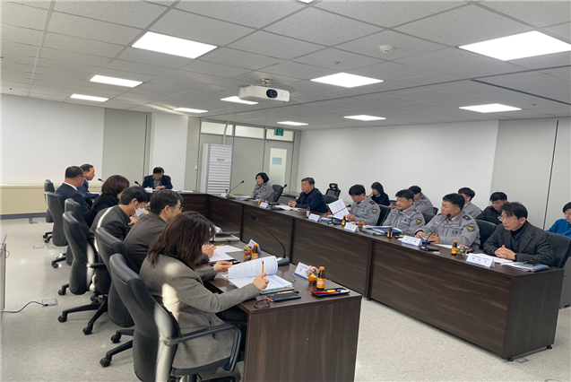 인천시자치경찰위원회는 인천경찰청과 2024년 자치경찰사무 추진 간담회를 개최하고 있다. ⓒ 인천시자치경찰위원회 제공
