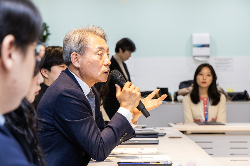 윤환 계양구청장이 2024 계양청년네트워크 발대식 인사말을 하고 있다. ⓒ 계양구 제공