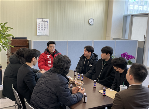 서구 청년연합회 회원들과 간담회 하는 박세훈 예비후보 ⓒ 박세훈 예비후보 캠프 제공