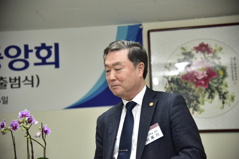이용기 신중년 기획실장이 인천동부지부 출범식을 진행하고 있다. ⓒ 우리일보 db