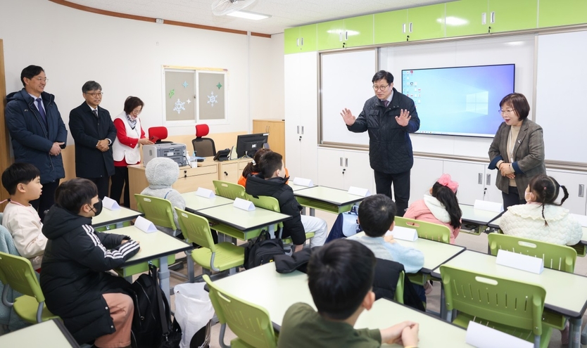 도성훈 인천시교육감, 인천도화초 아침이 행복한 학교 참여 학생 격려하고 있다. ⓒ 인천시교육청 제공