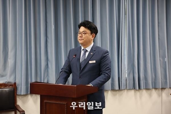 전남도의회 김호진의원이 대표 발의를 하고 있다. 
