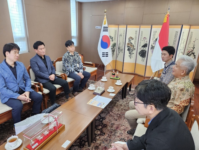 박종효 남동구청장이 인도네시아 시장개척단 수출 상담을 하고 있다. ⓒ 남동구 제공