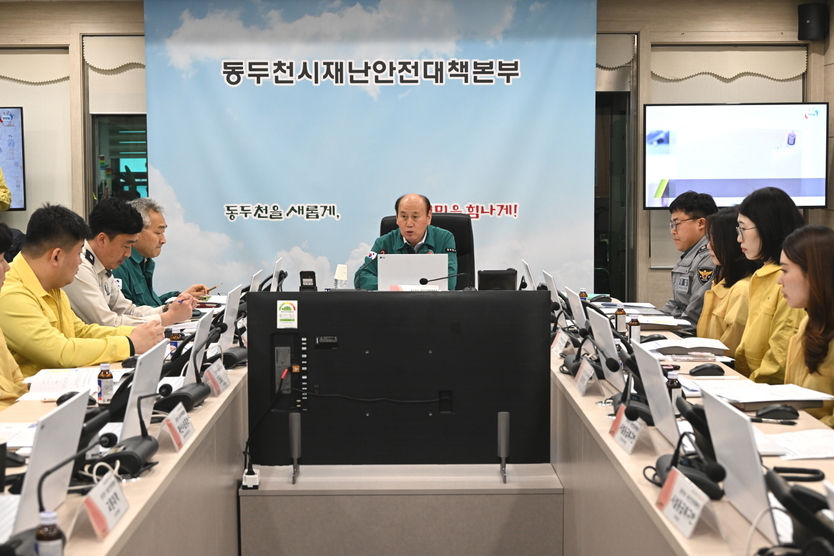 박형덕 동두천시장이 재난안전대책본부, 여름철 자연재난 대비 유관기관 대책회의 및 도상훈련 실시 회의를 주재하고 있다. ⓒ 동두천시 제공
