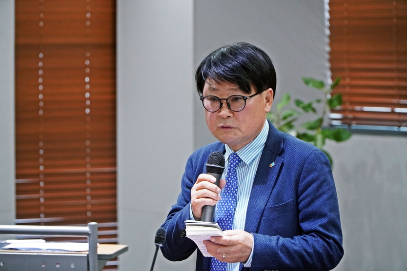 이강선 평택상공회의소 회장이 ‘제51회 상공의 날 기념식’에서 인사말을 하고 있다. ⓒ 폍택상공희의소 제공