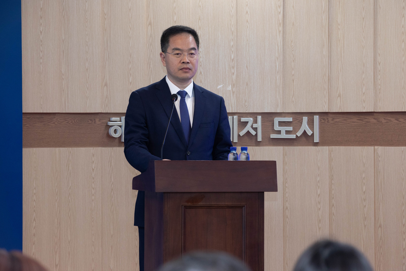 웨이하이시 량하오 부시장이 인사말을 하고 있다. ⓒ 우리일보 db