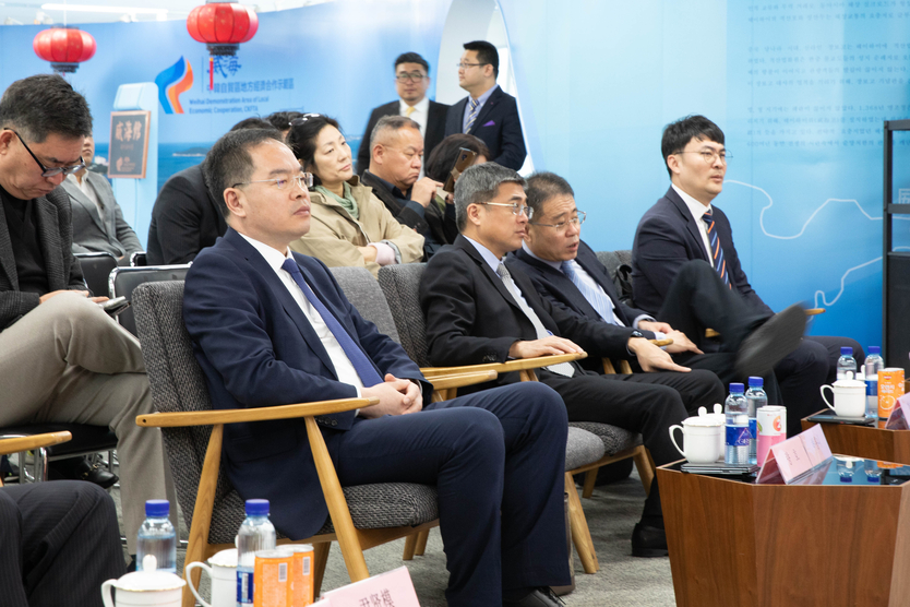 량하오 부시장과 관계자들이 기념식을 청취하고 있다. ⓒ 우리일보db