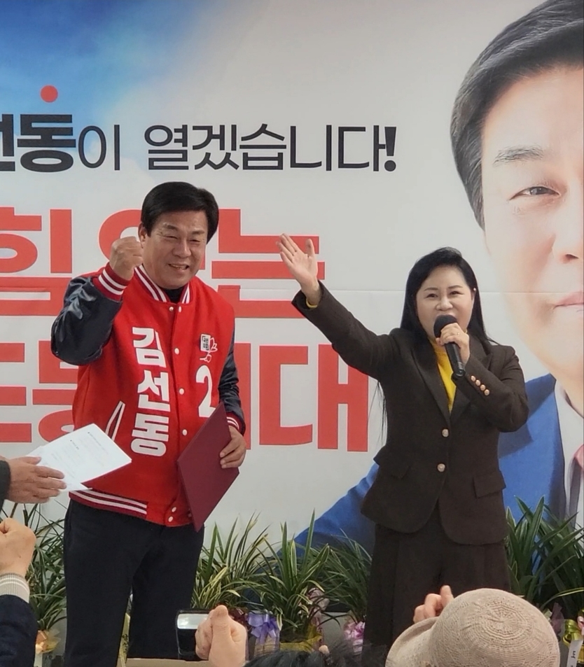 김선동 후보님을 지지 할것을 당부하는 남북화합 위원회 위원장 김선녀 ⓒ 우리일보 조종식 기자