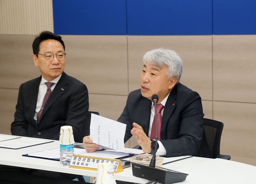 한전산업개발 함흥규 대표가 강원대와의 업무 협약에 앞서 기념사를 전하고 있는 모습이다. ⓒ 한전산업개발 제공