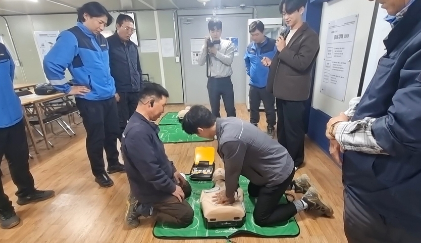 iH(인천도시공사)는 건설현장 응급상황 발생에 대비해 전 직원 및 건설 현장 근로자 대상 심폐소생술 교육을 실시하고 있다. ⓒ iH공사 제공