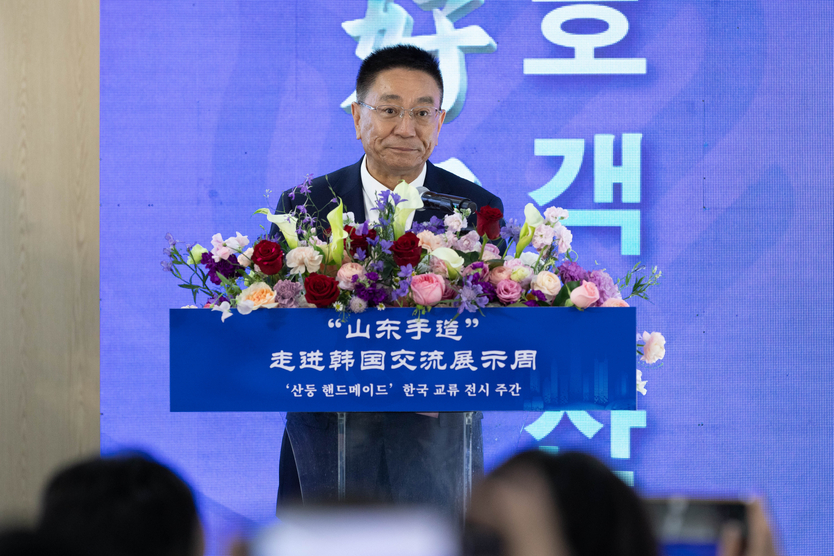 백옥강 위원이 '산둥 핸드메이드'행사에 축사를 하고 있다. ⓒ 우리일보 db