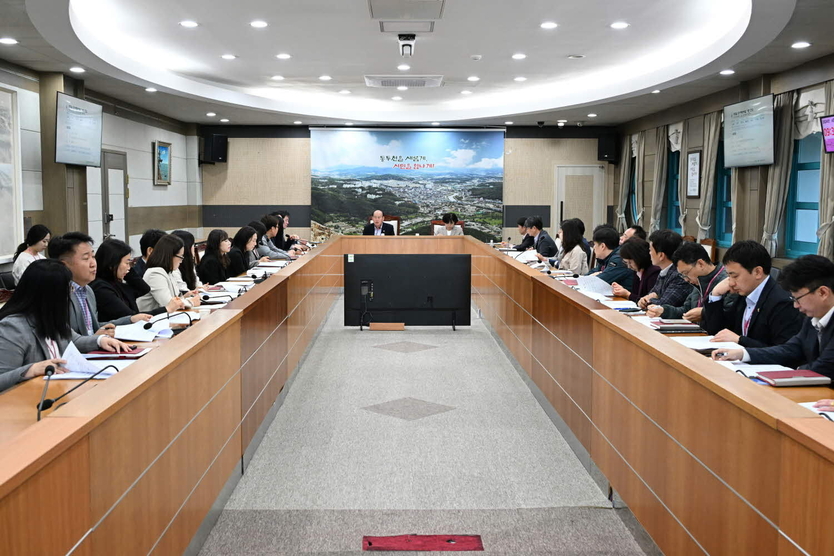 박형덕 동두천시장이, 민선8기 공약 추진상황 보고회 개최하고 있다. 